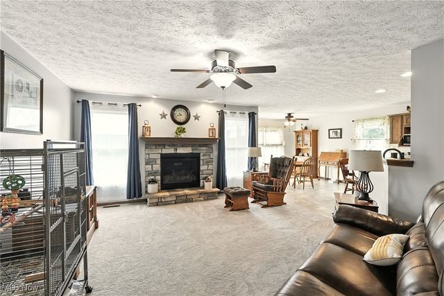 5239 Monroe Square E, Barberton, OH 44203