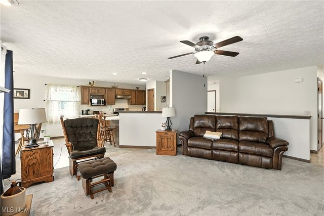 5239 Monroe Square E, Barberton, OH 44203