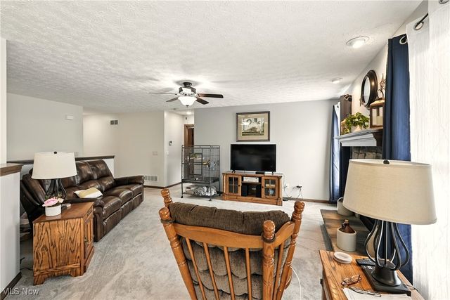 5239 Monroe Square E, Barberton, OH 44203