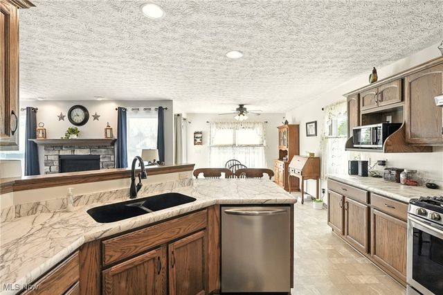 5239 Monroe Square E, Barberton, OH 44203