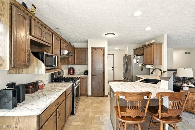 5239 Monroe Square E, Barberton, OH 44203