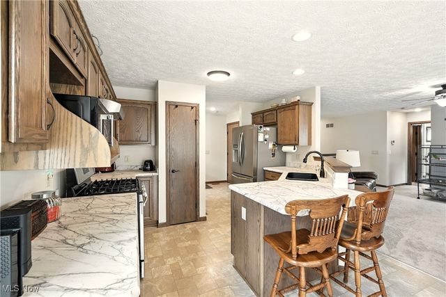 5239 Monroe Square E, Barberton, OH 44203