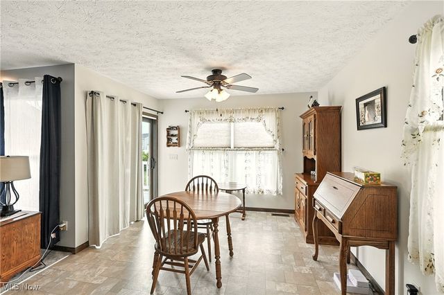 5239 Monroe Square E, Barberton, OH 44203