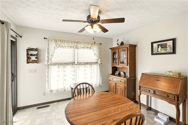 5239 Monroe Square E, Barberton, OH 44203