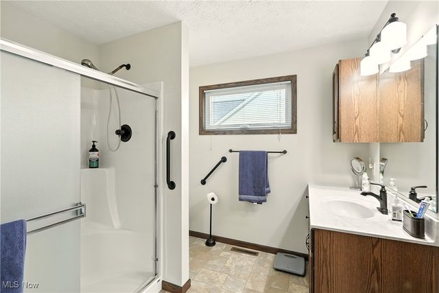 5239 Monroe Square E, Barberton, OH 44203