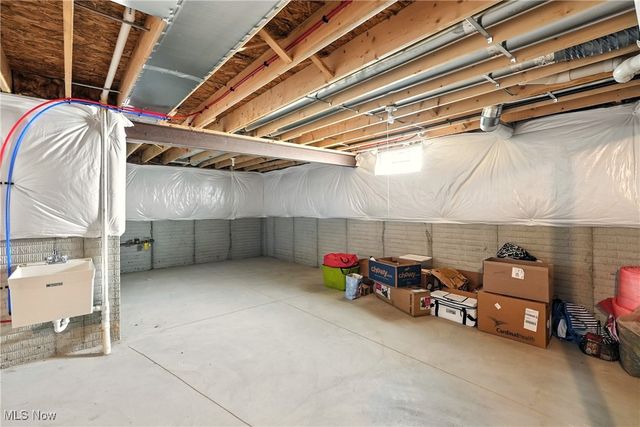 5239 Monroe Square E, Barberton, OH 44203