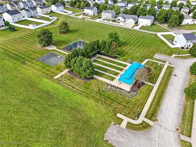 5239 Monroe Square E, Barberton, OH 44203