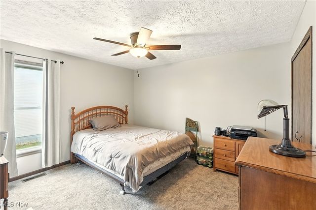 5239 Monroe Square E, Barberton, OH 44203