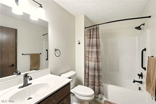 5239 Monroe Square E, Barberton, OH 44203