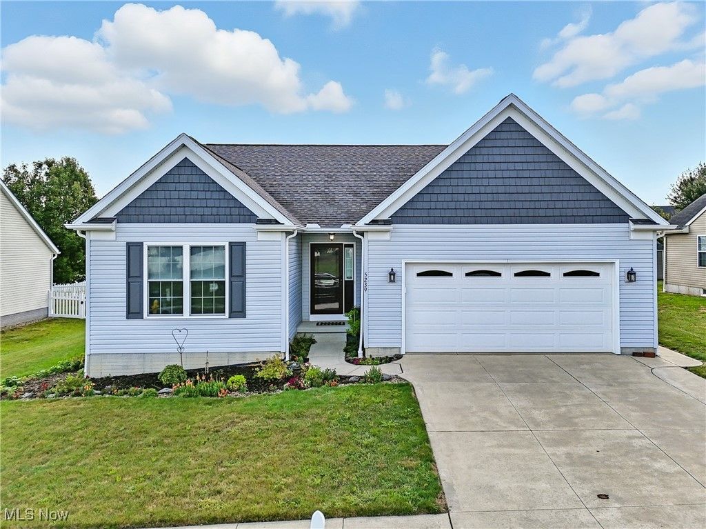 5239 Monroe Square E, Barberton, OH 44203