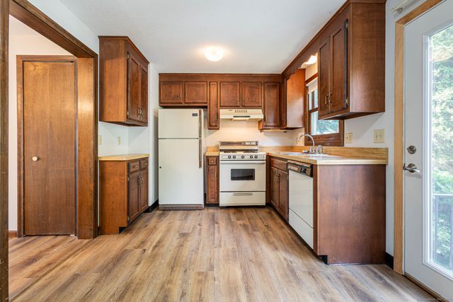 4 Saint Marc Circle G, South Windsor, CT 06074