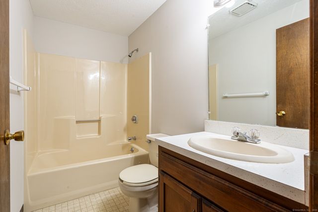 4 Saint Marc Circle G, South Windsor, CT 06074