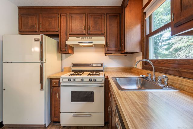 4 Saint Marc Circle G, South Windsor, CT 06074