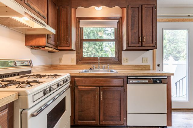 4 Saint Marc Circle G, South Windsor, CT 06074