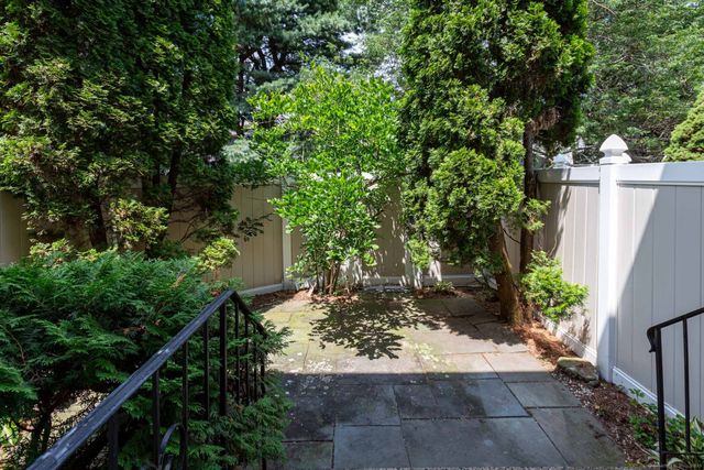 4 Saint Marc Circle G, South Windsor, CT 06074