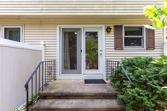 4 Saint Marc Circle G, South Windsor, CT 06074