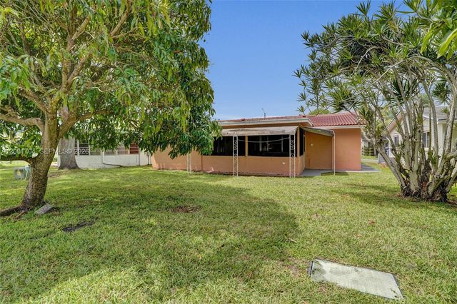 5712 NW 66th Ave, Tamarac, FL 33321