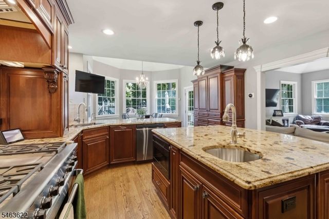 15 Chapel Pl, Wayne Twp., NJ 07470
