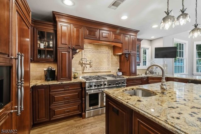15 Chapel Pl, Wayne Twp., NJ 07470