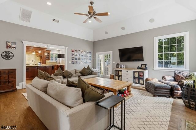15 Chapel Pl, Wayne Twp., NJ 07470