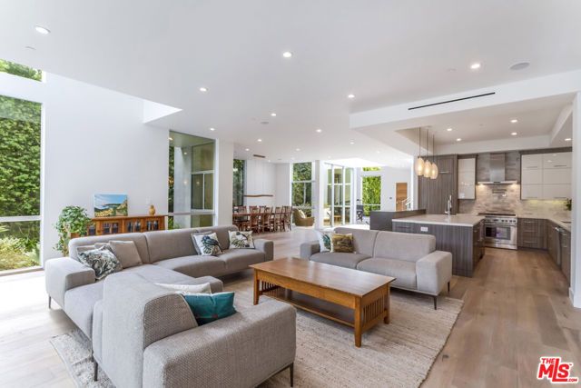 3728 S Barrington Avenue, Los Angeles, CA 90066