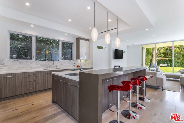 3728 S Barrington Avenue, Los Angeles, CA 90066