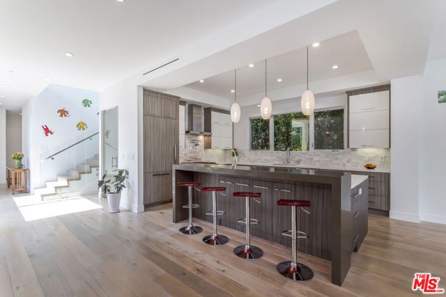 3728 S Barrington Avenue, Los Angeles, CA 90066
