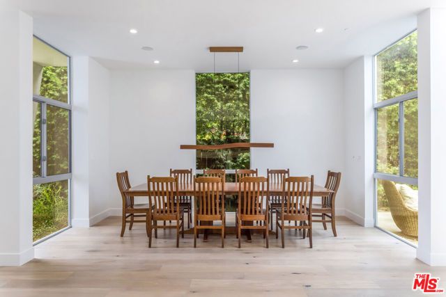 3728 S Barrington Avenue, Los Angeles, CA 90066