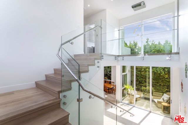 3728 S Barrington Avenue, Los Angeles, CA 90066