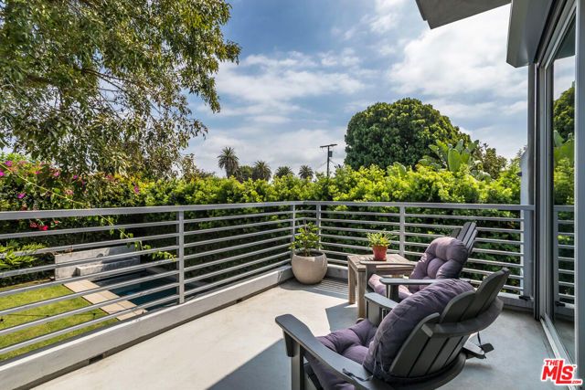 3728 S Barrington Avenue, Los Angeles, CA 90066