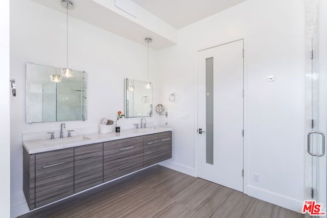 3728 S Barrington Avenue, Los Angeles, CA 90066
