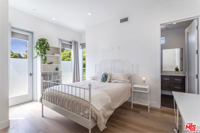 3728 S Barrington Avenue, Los Angeles, CA 90066