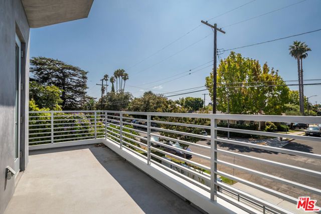 3728 S Barrington Avenue, Los Angeles, CA 90066