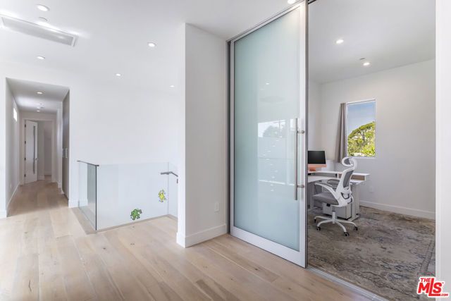 3728 S Barrington Avenue, Los Angeles, CA 90066