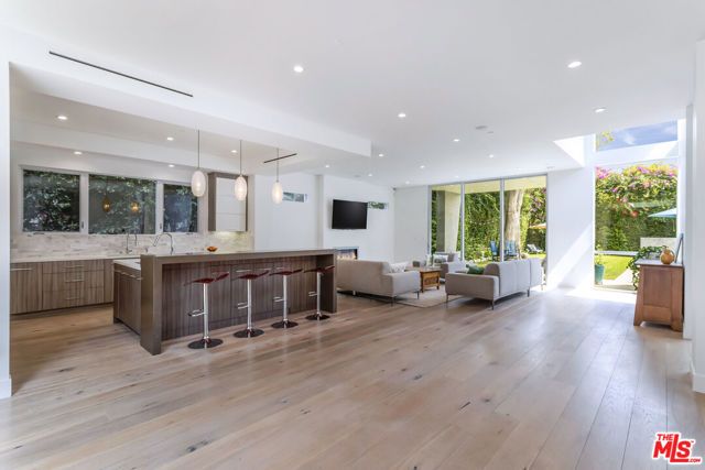 3728 S Barrington Avenue, Los Angeles, CA 90066