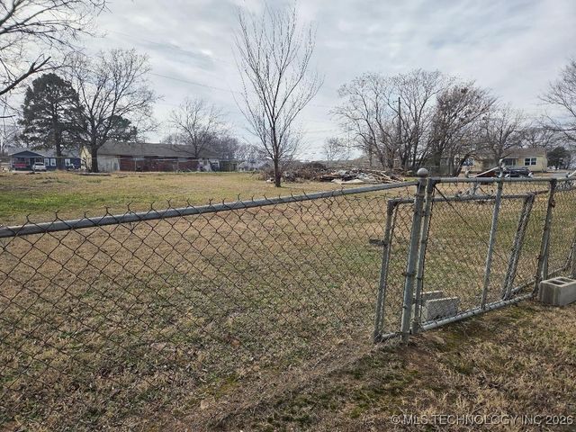 802 W Adams Avenue, Mcalester, OK 74501