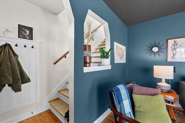 1918 E Eden PLACE, Saint Francis, WI 53235