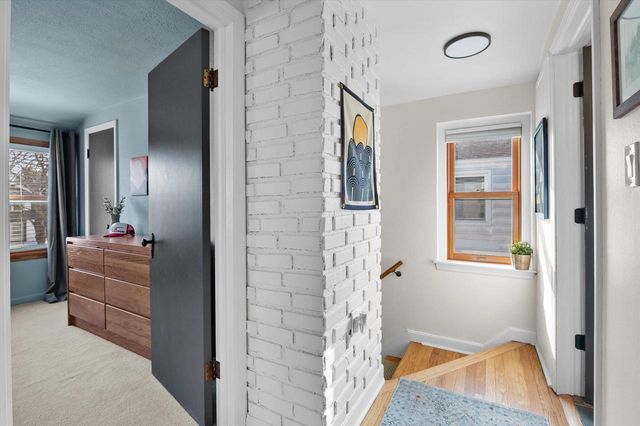 1918 E Eden PLACE, Saint Francis, WI 53235