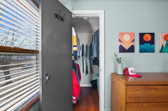 1918 E Eden PLACE, Saint Francis, WI 53235