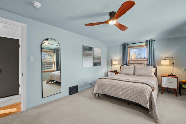 1918 E Eden PLACE, Saint Francis, WI 53235