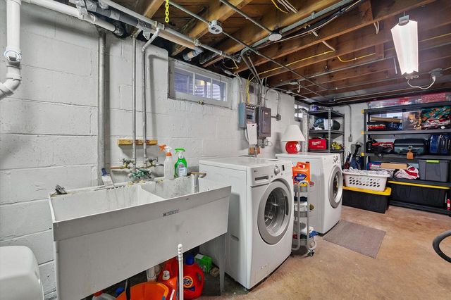 1918 E Eden PLACE, Saint Francis, WI 53235