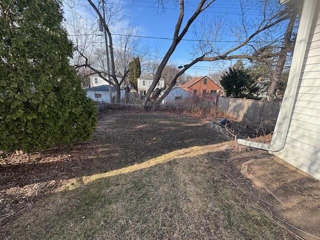 1918 E Eden PLACE, Saint Francis, WI 53235