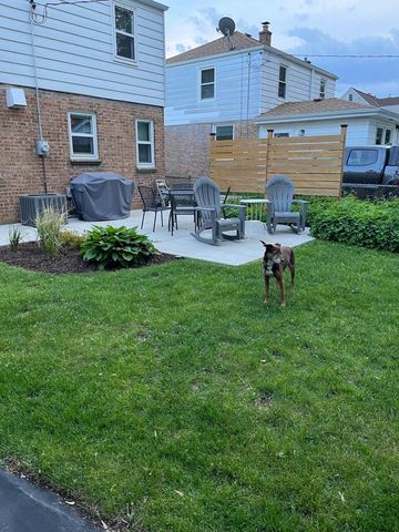 1918 E Eden PLACE, Saint Francis, WI 53235