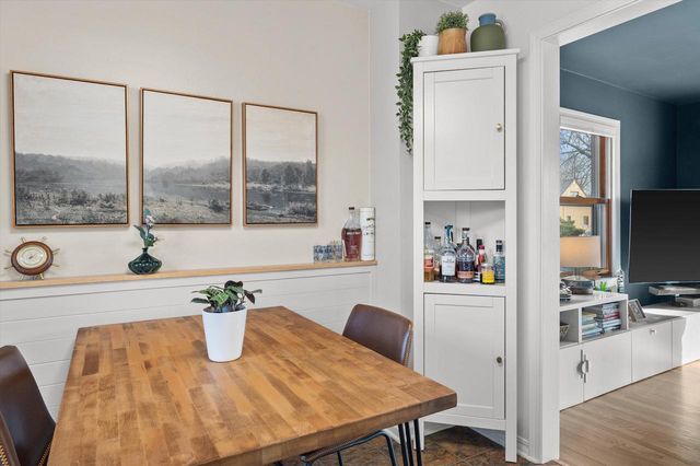 1918 E Eden PLACE, Saint Francis, WI 53235