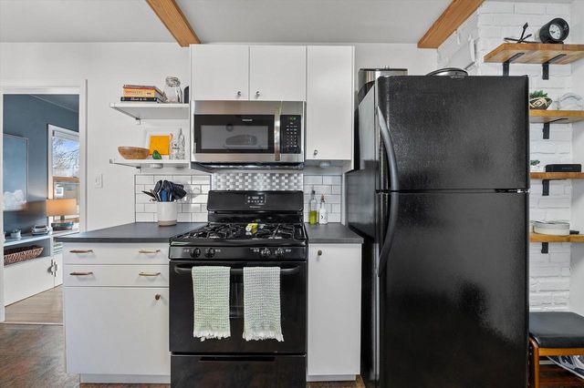 1918 E Eden PLACE, Saint Francis, WI 53235