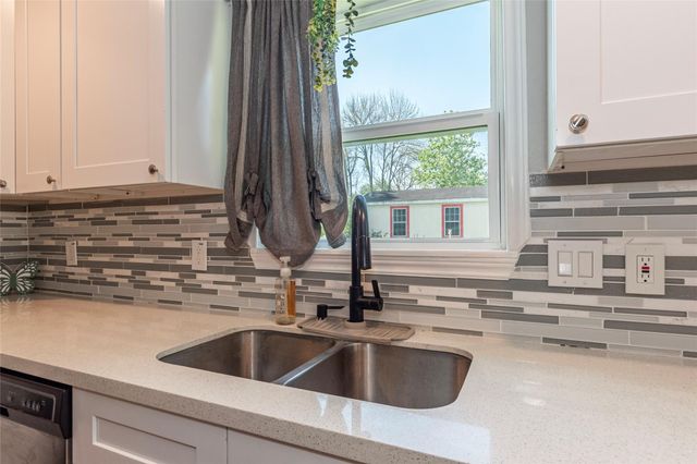 1803 Avenue Q, Santa Fe, TX 77510