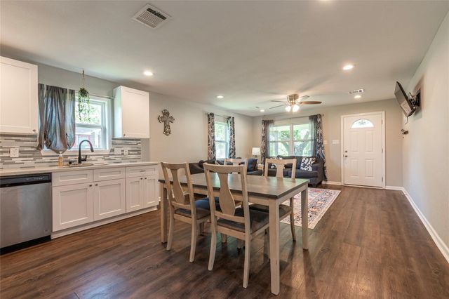 1803 Avenue Q, Santa Fe, TX 77510