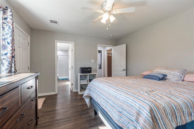 1803 Avenue Q, Santa Fe, TX 77510