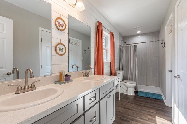 1803 Avenue Q, Santa Fe, TX 77510