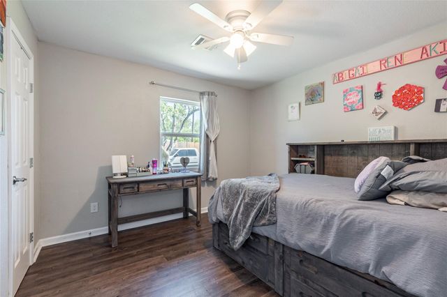 1803 Avenue Q, Santa Fe, TX 77510